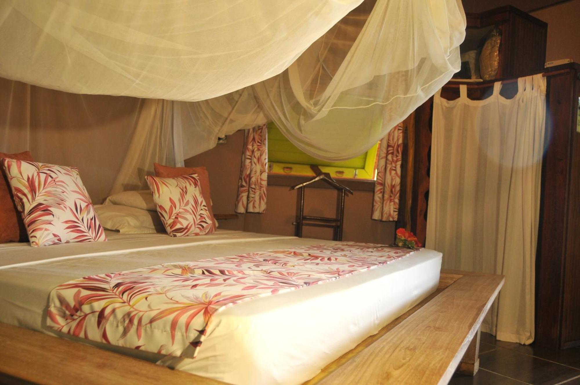 Mango Island Lodges Saint Joseph Eksteriør billede